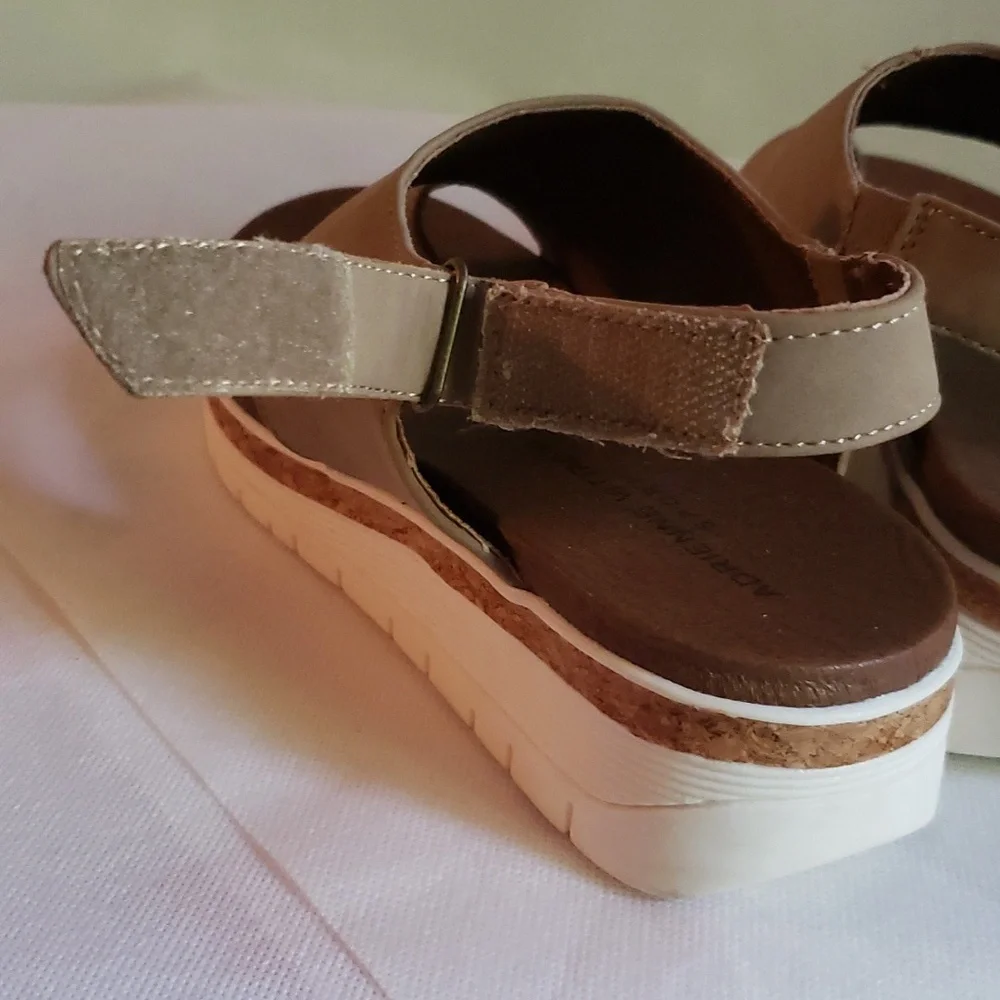 Adrienne Vittadini Sport Beige Summer Sandals 7.5 - Picture 8 of 15
